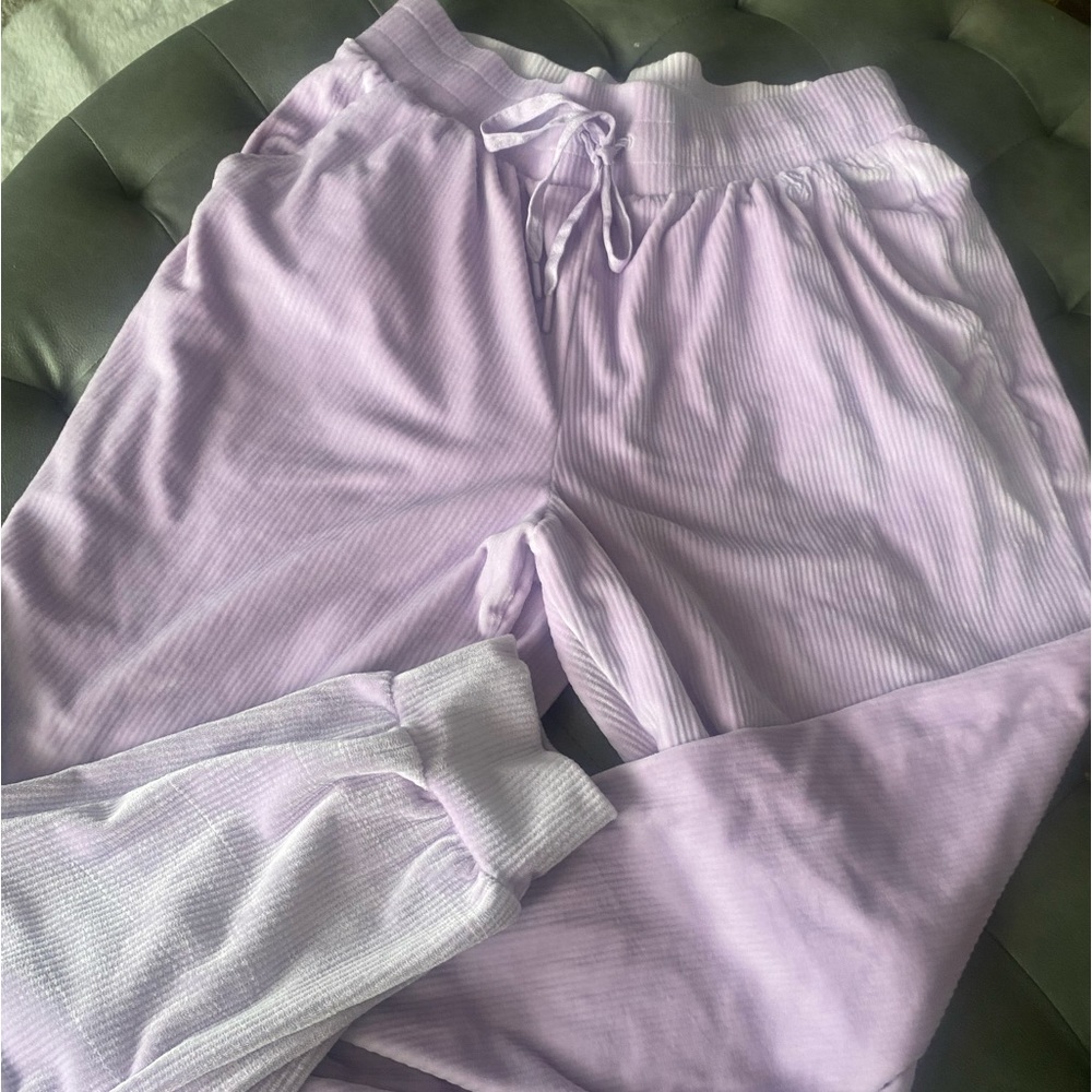 Victiora secret size medium has no tag inside ripped off